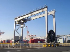 ( 1 Over 5) Container Crane