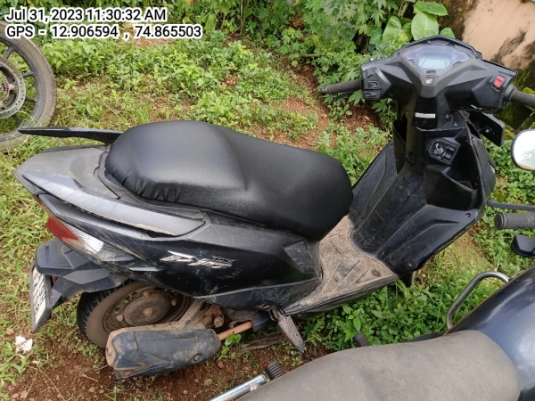 Dio second cheap hand scooty price