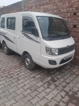 mahindra supro zx 10 seater on road price