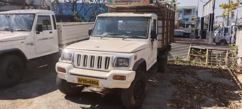 MAHINDRA Bolero Camper