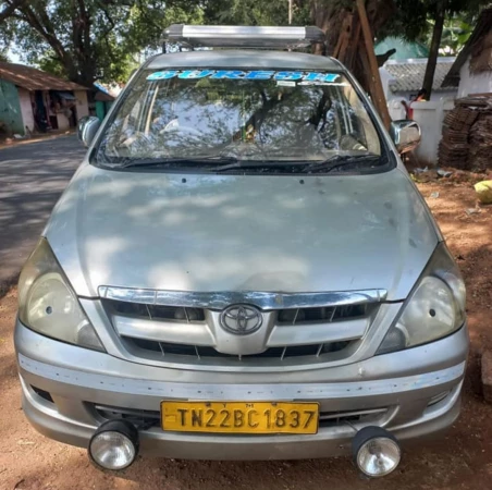 TOYOTA Innova [2005-2009]