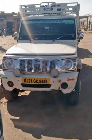 MAHINDRA Bolero Pik-Up