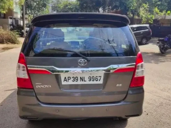 TOYOTA INNOVA