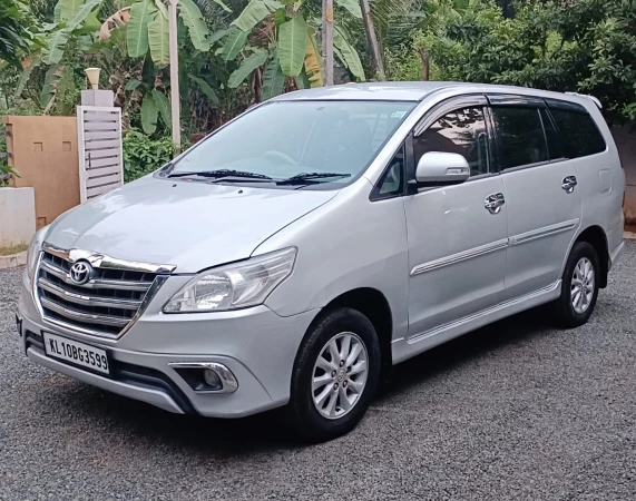 TOYOTA Innova [2005-2009]