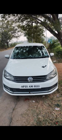 VOLKSWAGEN Vento [2010-2012]