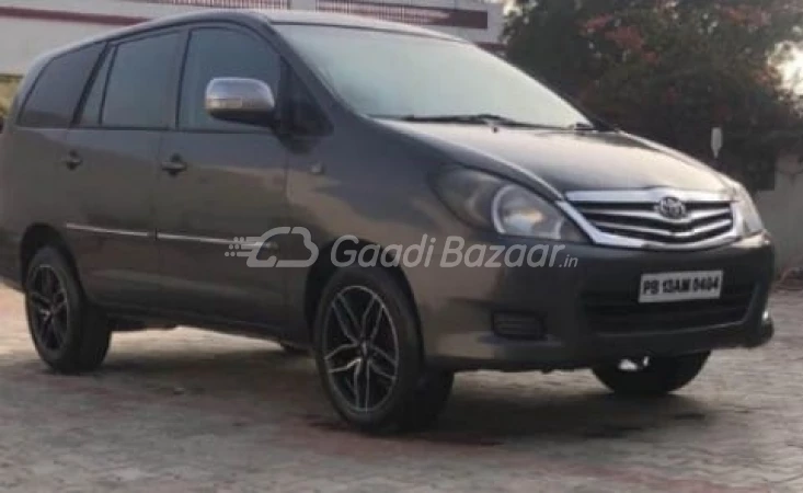 TOYOTA Innova [2009-2012]