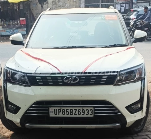 MAHINDRA XUV300