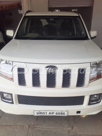 MAHINDRA TUV300 (2019)