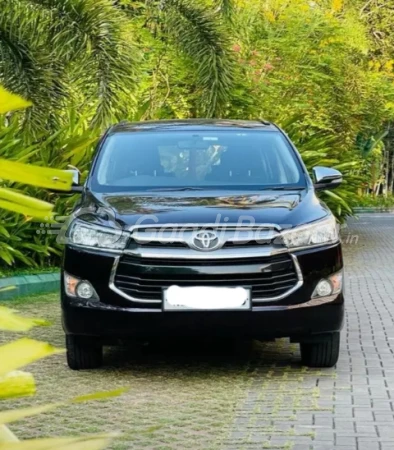 TOYOTA INNOVA CRYSTA