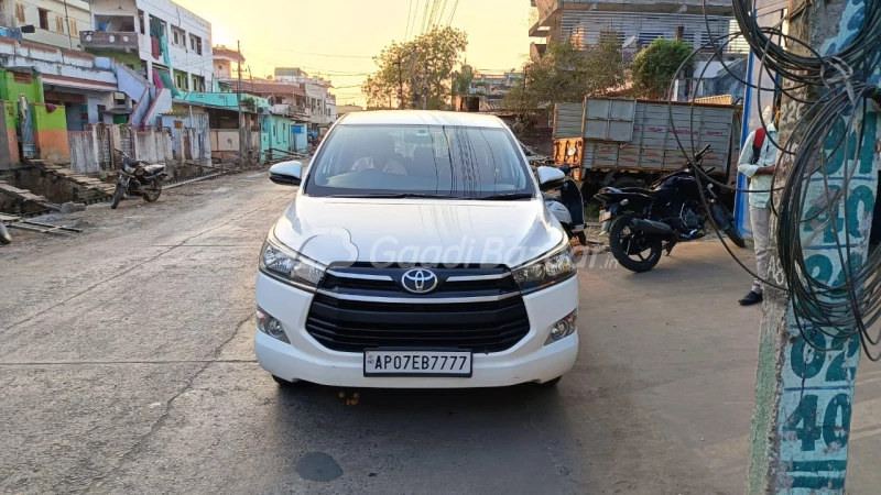 TOYOTA INNOVA CRYSTA