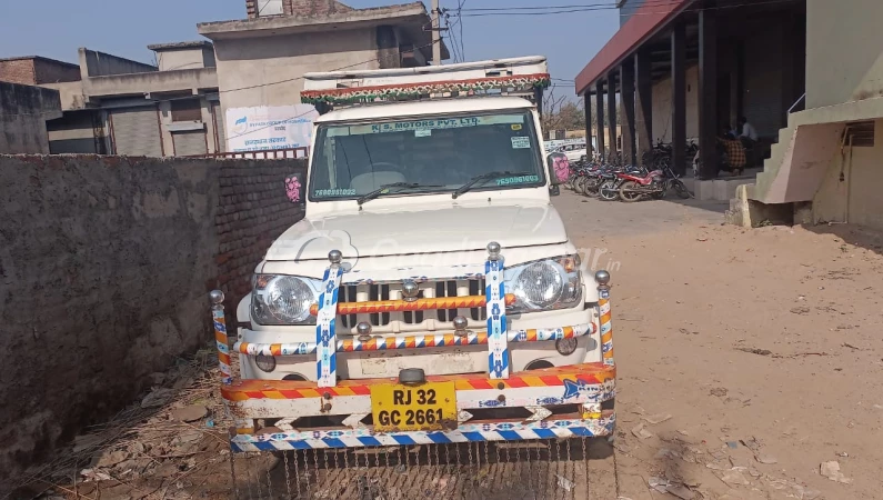 MAHINDRA Bolero Pik-Up