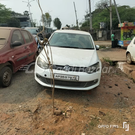 VOLKSWAGEN Vento [2010-2012]