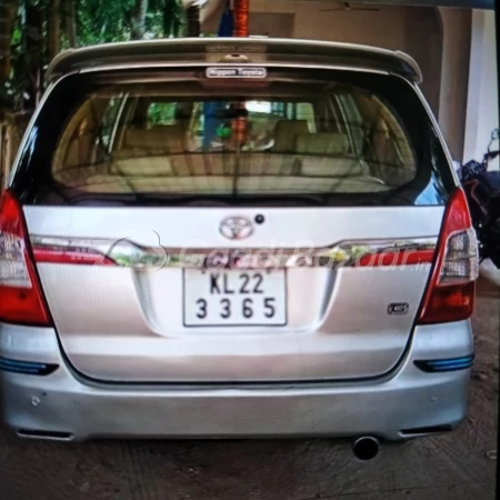 TOYOTA INNOVA CRYSTA