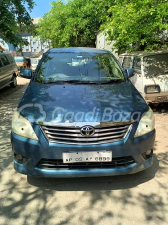 TOYOTA INNOVA