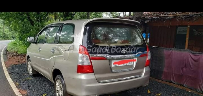 TOYOTA INNOVA