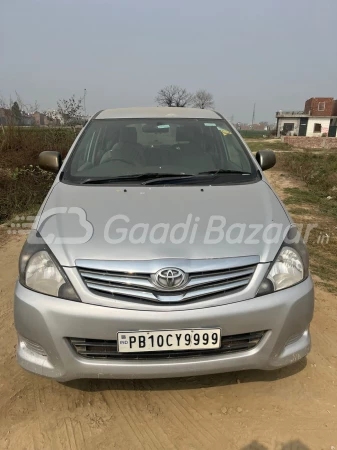 TOYOTA INNOVA