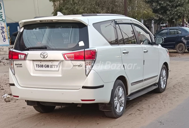 TOYOTA INNOVA CRYSTA