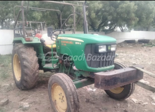 John Deere 5050 D
