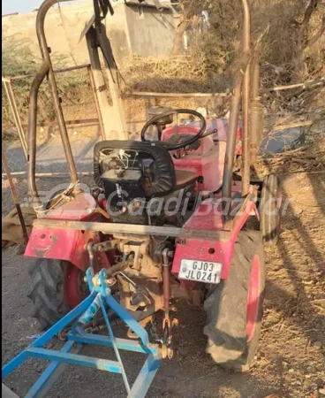 MAHINDRA Yuvraj 215 Nxt