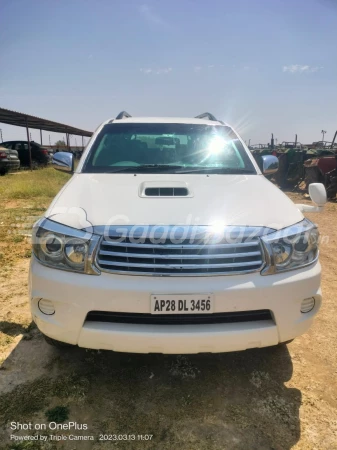 TOYOTA FORTUNER