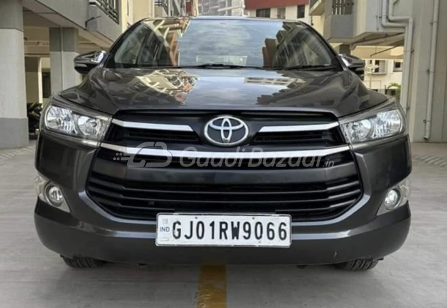 TOYOTA INNOVA CRYSTA