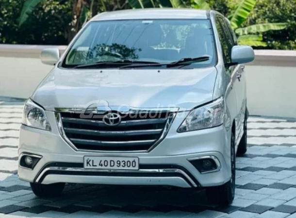 TOYOTA INNOVA