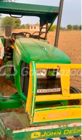 John Deere 3028en