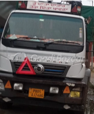 DAIMLER INDIA COMMERCIAL VEHICLES 1617 R