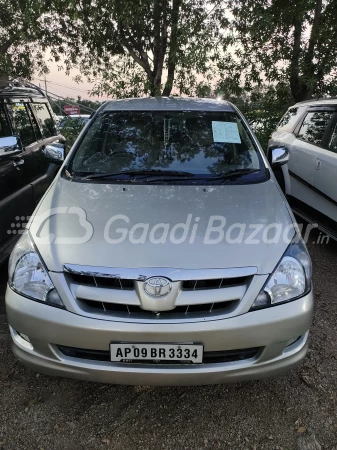 TOYOTA INNOVA