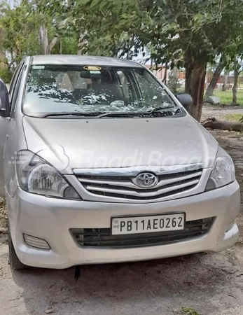 TOYOTA Innova [2005-2009]