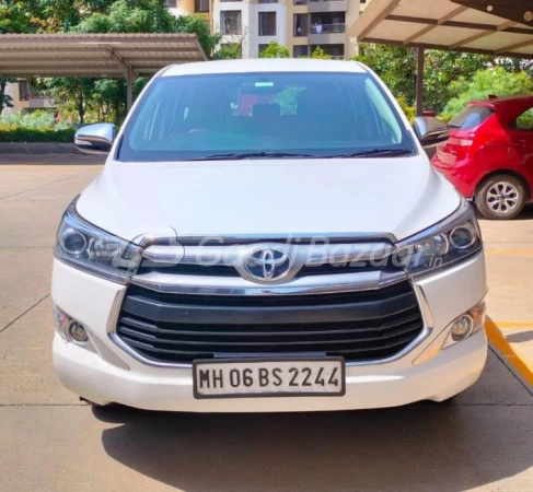 TOYOTA INNOVA CRYSTA