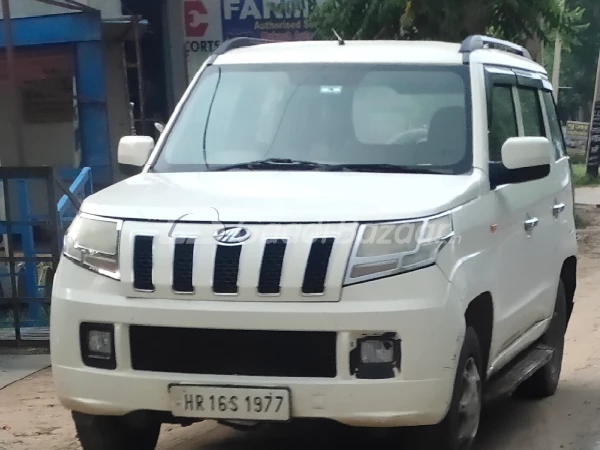 MAHINDRA TUV300