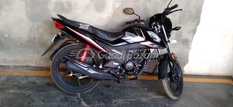 Honda livo deals red colour