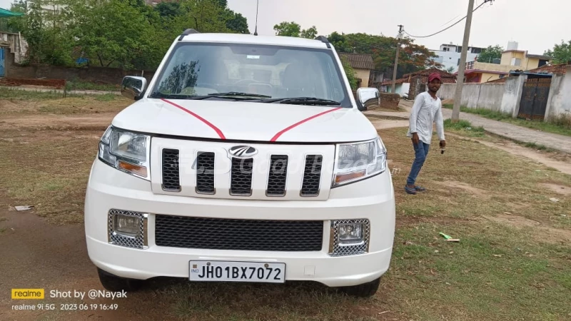 MAHINDRA TUV300