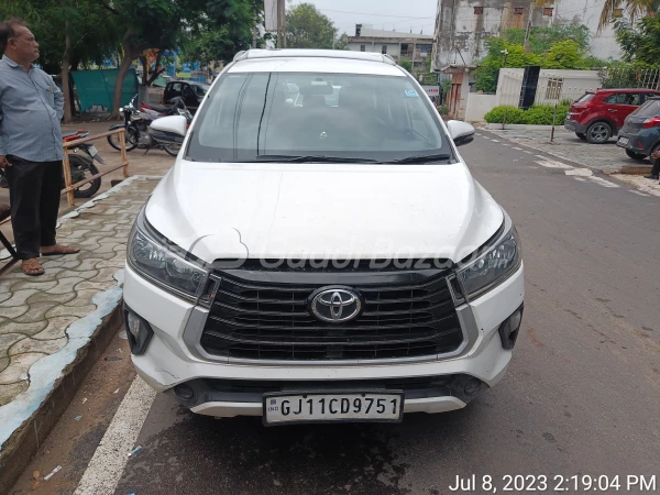 TOYOTA INNOVA CRYSTA