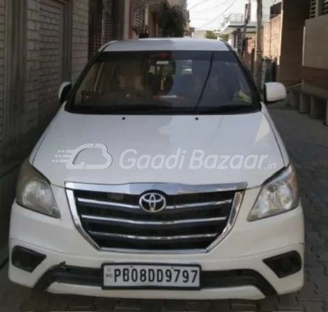 TOYOTA Innova [2005-2009]