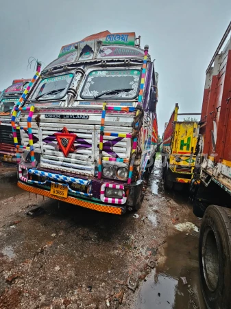 ASHOK LEYLAND U 3718