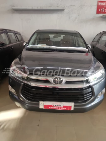 TOYOTA INNOVA CRYSTA