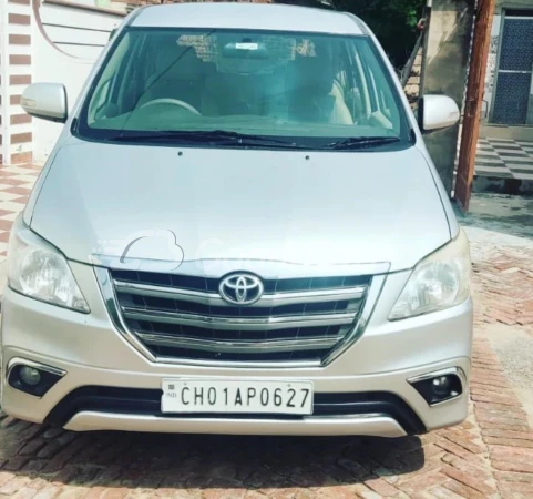 TOYOTA Innova [2015-2016]