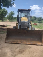 MAHINDRA Earthmaster Sx