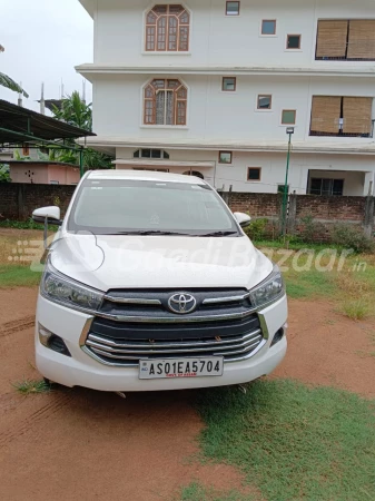 TOYOTA INNOVA CRYSTA