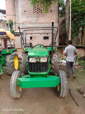 John Deere 5050 D