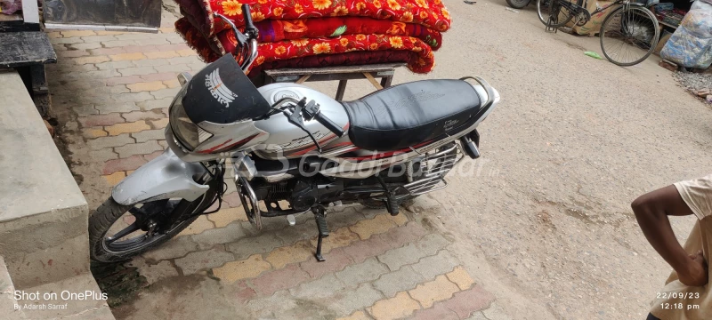 Second hand best sale bike super splendor