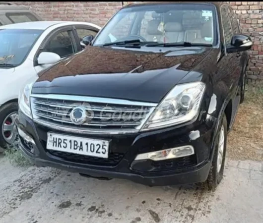 MAHINDRA Rexton