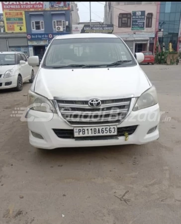 TOYOTA Innova [2005-2009]