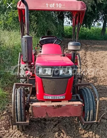 MAHINDRA Yuvraj 215 Nxt