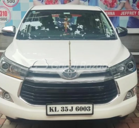 TOYOTA INNOVA CRYSTA