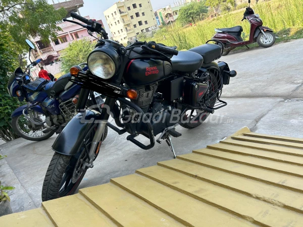 Royal enfield classic 350 deals black second hand