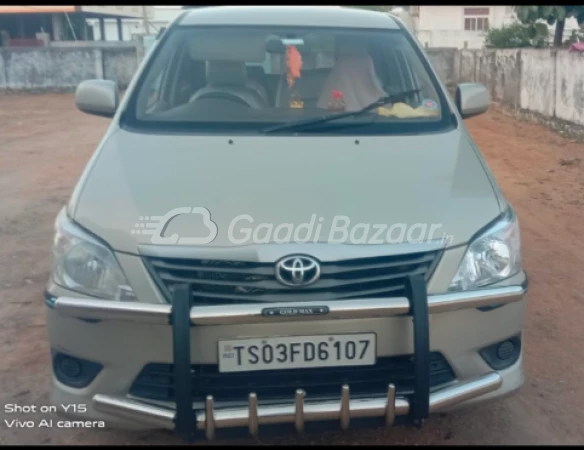 TOYOTA INNOVA
