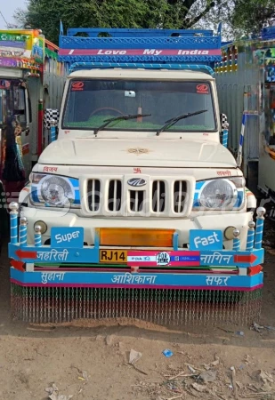 MAHINDRA Bolero Pik-Up